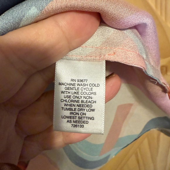 Liz Claiborne Multicolor Geometric sleeveless Blouse - Picture 3 of 6